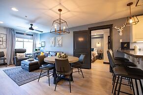 1303 - Two Bedroom Deluxe Eagle Springs West 2 Condo by RedAwning