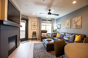 1303 - Two Bedroom Deluxe Eagle Springs West 2 Condo by RedAwning