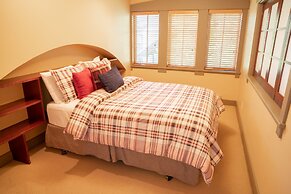 7401- Three Bedroom + Loft + Den Deluxe Crossings Townhomes 3 Condo by