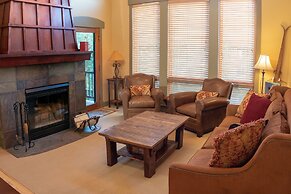 7401- Three Bedroom + Loft + Den Deluxe Crossings Townhomes 3 Condo by