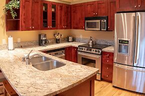 7401- Three Bedroom + Loft + Den Deluxe Crossings Townhomes 3 Condo by