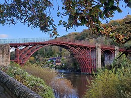 Lovely 2-bed Cottage in Coalbrookdale Telford