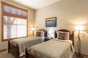 2403 - Two Bedroom Deluxe Eagle Springs East 2 Condo by RedAwning