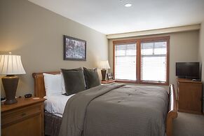 2403 - Two Bedroom Deluxe Eagle Springs East 2 Condo by RedAwning