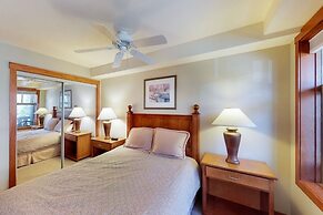 2307- Two Bedroom + Den Deluxe Eagle Springs East 2 Hotel Room by RedA