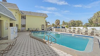 Sea Winds On Siesta 2 Bedroom Condo by RedAwning