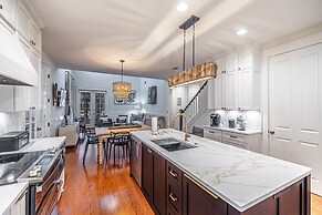 1299 Laurel Grove 3 Bedroom Home by RedAwning