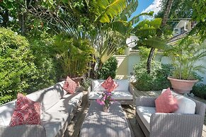 Easy Reach by Blue Sky Luxury
