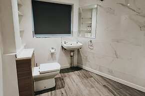 Stunning 3-bed House in Oldbury