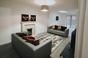 Stunning 3-bed House in Oldbury