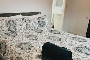 Stunning 3-bed House in Oldbury