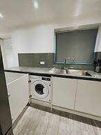 Stunning 3-bed House in Oldbury
