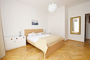 Lighthouse by 3City Rentals