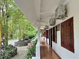 Thang Hen Lake - Tourist Village