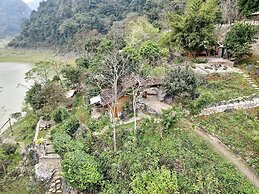 Thang Hen Lake - Tourist Village