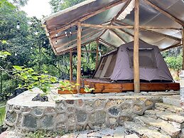 Thang Hen Lake - Tourist Village