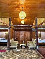 Thang Hen Lake - Tourist Village