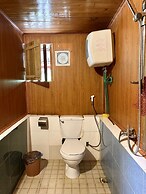 Thang Hen Lake - Tourist Village