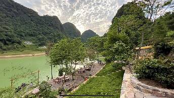 Thang Hen Lake - Tourist Village