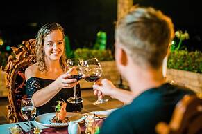 Model Temple Resort & Spa