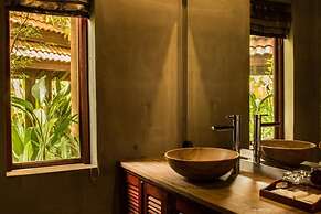 Model Temple Resort & Spa