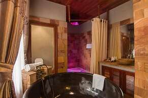 Model Temple Resort & Spa