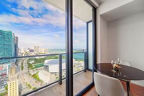 Luxury Studio Near from Bayfront Park