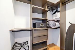 Luxury Studio Near from Bayfront Park