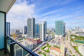 Luxury Studio Near from Bayfront Park