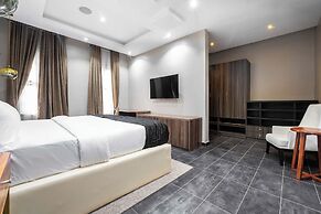 The Azaria Hotel & Apartment