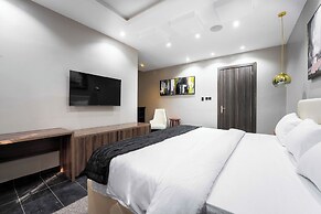 The Azaria Hotel & Apartment