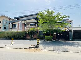 The Azaria Hotel & Apartment