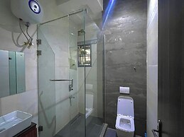 The Azaria Hotel & Apartment