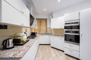 The Azaria Hotel & Apartment
