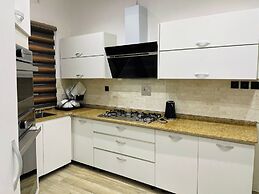 The Azaria Hotel & Apartment