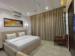 The Azaria Hotel & Apartment
