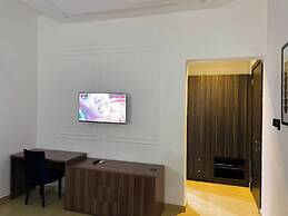 The Azaria Hotel & Apartment