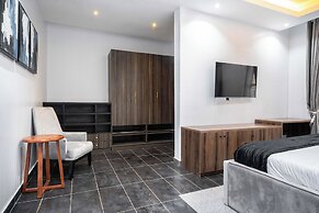 The Azaria Hotel & Apartment