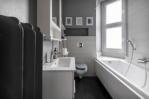 Roxy by Q4Apartments