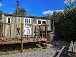 Aston - Shepherd Hut