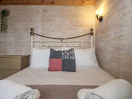 Aston - Shepherd Hut