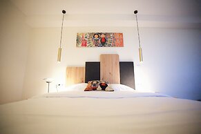 Arrow Hotel