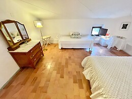 Adam House - Beautiful exc Pool - Sleeps 8