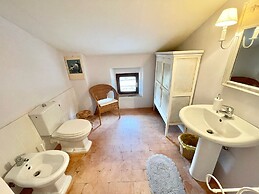 Adam House - Beautiful exc Pool - Sleeps 8