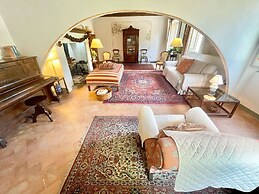 Adam House - Beautiful exc Pool - Sleeps 8