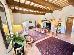 Adam House - Beautiful exc Pool - Sleeps 8