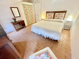 Adam House - Beautiful exc Pool - Sleeps 8