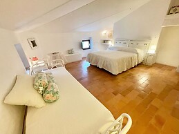 Adam House - Beautiful exc Pool - Sleeps 8