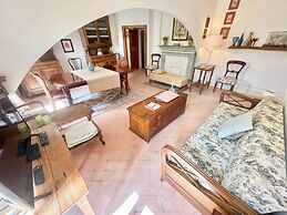 Adam House - Beautiful exc Pool - Sleeps 8