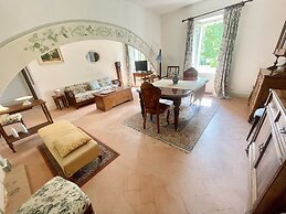 Adam House - Beautiful exc Pool - Sleeps 8